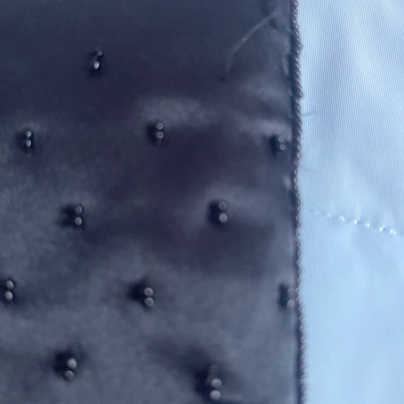 Satin beaded crossbody black purse.Zip closure. 6”x6”x1” and 21” Handle - Picture 4 of 9